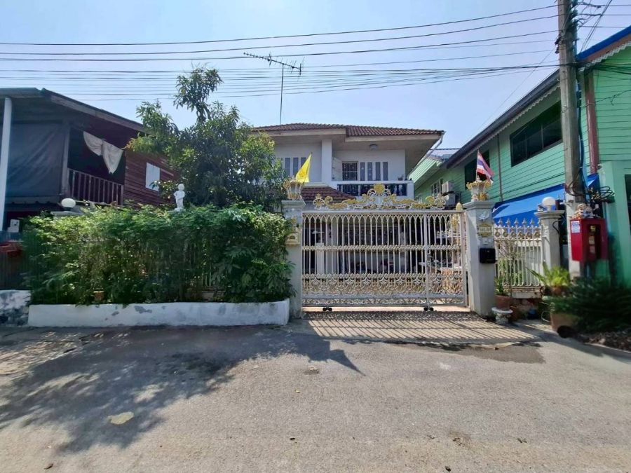 - บ้านเดี่ยว 2 ชั้น ซอยจุรินทร์จัดสรร 3 ถนนบางก รวย-ไทรน้อย ตำบลบางรักพัฒนา อำเภอบางบัวทอง จังหวัดนนทบุรี