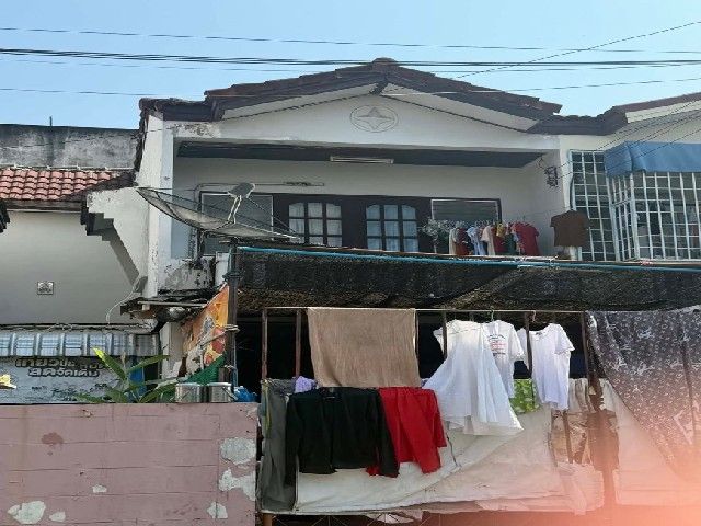 - ขายตึกแถว 2 ชั้น (พร้อมผู้เช่า) เนื้อที่ 25.1 ตารางวา ติดศาลาชุมชนคุ้มหนองคู