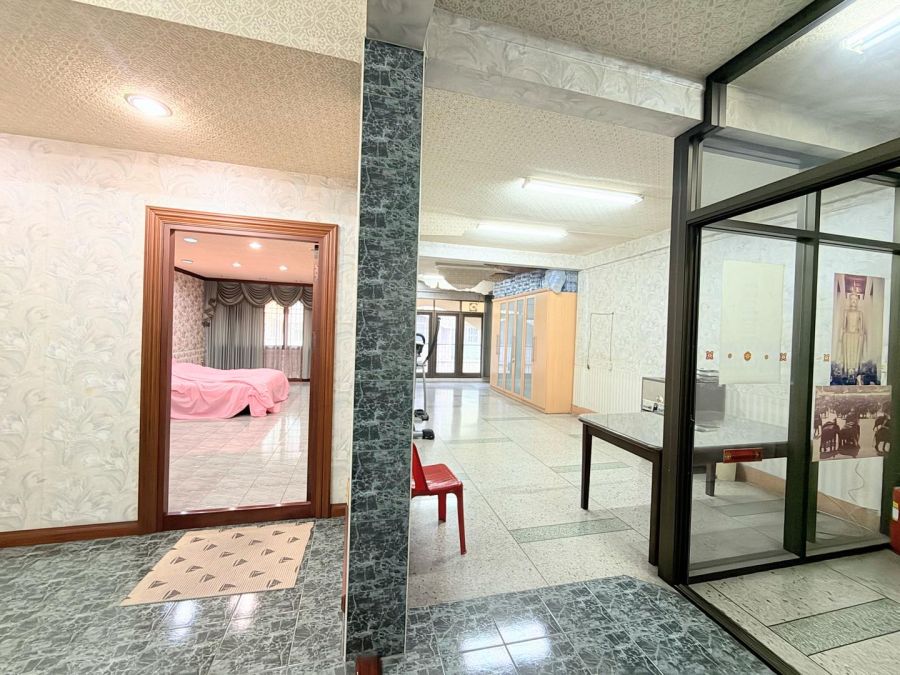 - ขายอาคารพาณิชย์ซอยเจริญนคร 30/2ทำเลศักยภาพ