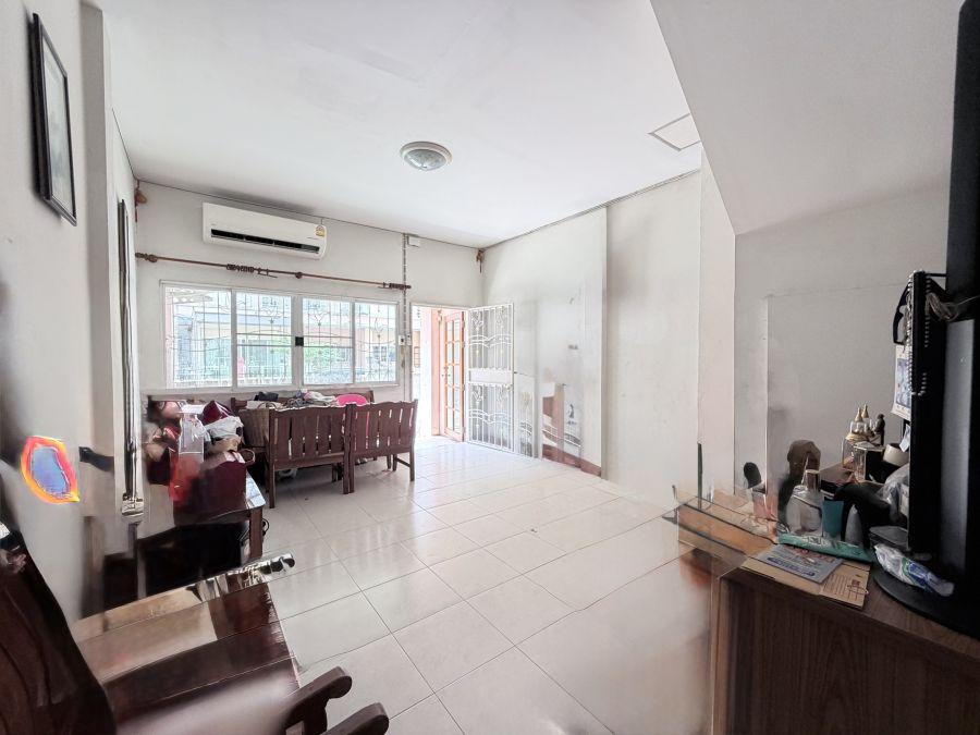 - ขาย ทาวน์โฮม 3 ชั้น 17.5 ตร.ว หมู่บ้านปริญลักษณ์ แจ่มจันทร์ นวมินทร์
