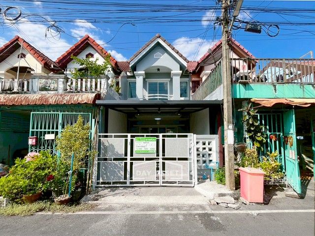 - ขายทาวน์เฮ้าส์ 2 ชั้น หมู่บ้านกมลลักษณ์ ซอยวัดมะเดื่อ : Kamon Lak Village Soi Wat Maduea เนื้อที่ 16 ตร.ว. ขายเพียง 1,990,000 ล้านบาท