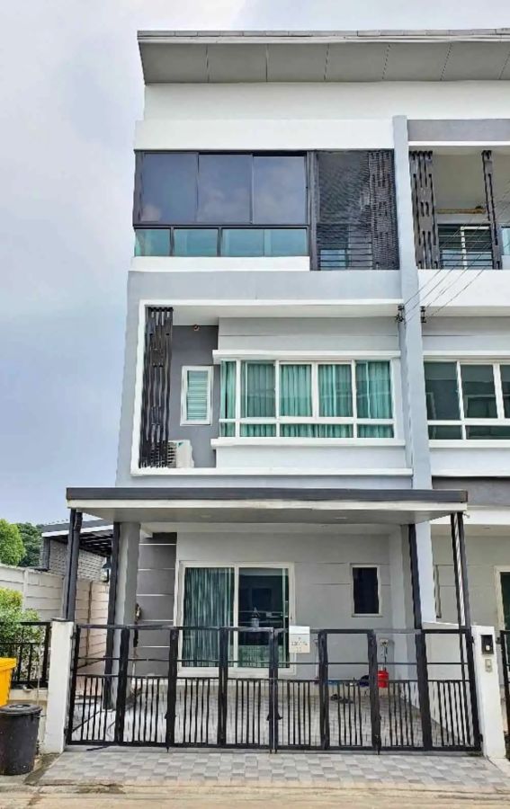 - ให้เช่า ทาวน์โฮม 3 ชั้น หลังมุม โครงการ เดอะริคโค้ ทาวน์ วัชรพล ใกล้ทางด่วนสุขาภิบาล 5 เฟอร์ครบ ราคา 29,000 บาท/เดือน