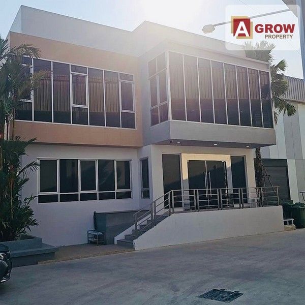 - ให้เช่าโฮมออฟฟิต ขนาด 200 ตรม. พร้อมเฟอร์นิเจอร์ตามรูป ทำเลดี ถนนบางพลี-ตำหรุ แพรกษารใหม่