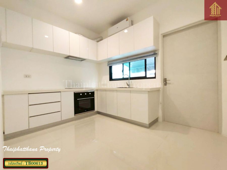 - ให้เช่า บางกอก บูเลอวาร์ด บางนา-ศรีนครินทร์ บ้านเดี่ยวตกแต่งพร้อมอยู่