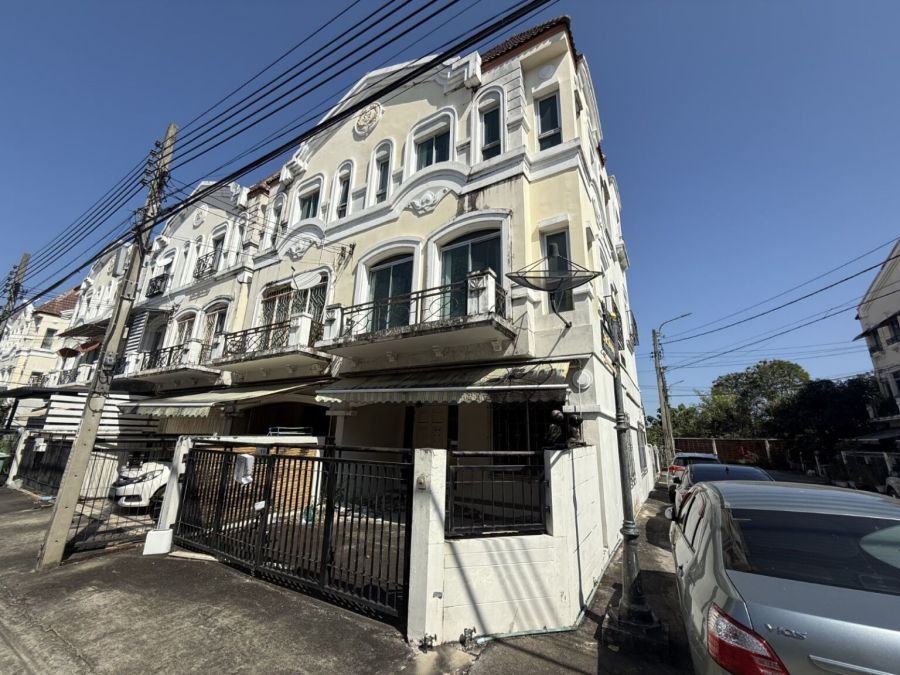 - ขายทาวน์เฮ้าส์ 3 ชั้น โครงการบ้านกลางเมือง Swiss Town กรุงเทพมหานคร