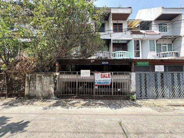 - ทาวน์เฮ้าส์ 3 ชั้น ซอยพหลโยธิน 18 ใกล้ตลาดนัดจตุจักร กรุงเทพฯ