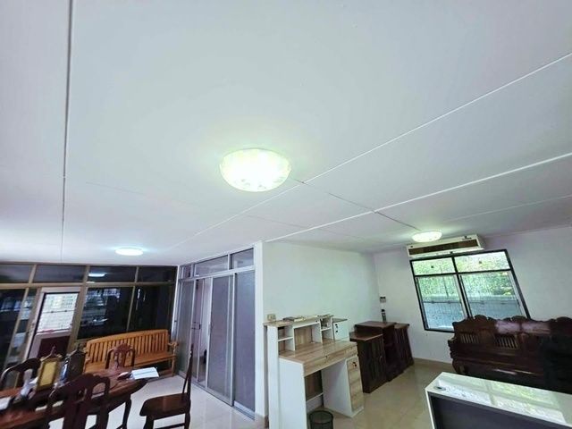 - BTS อุดมสุข 1.7 กม.ถนนสุขุมวิท101 ให้เช่าบ้านเดี่ยว 2 ชั้น 100 ตร.วา.300 ตร.ม.พร้อมเฟอร์ฯ 4 นอน 2 น้ำ