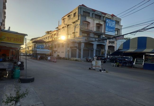 - ขายอาคารพาณิชย์ หมู่บ้านรุ่งกิจวิลล่า 9 ซอยร่มเกล้า 58 เขตลาดกระบัง กรุงเทพมหานคร