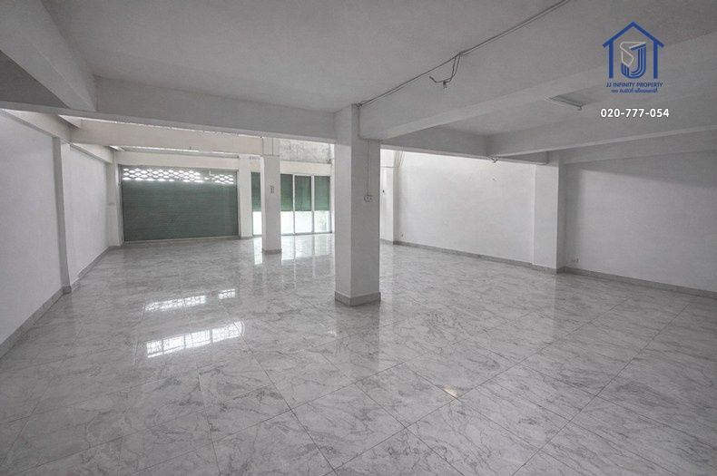 - ขายอาคารพาณิชย์ 4.5 ชั้น 35 ตารางวา ติดถนนลาดพร้าว ติดMRT สายสีเหลือง (สถานีลาดพร้าว 101)