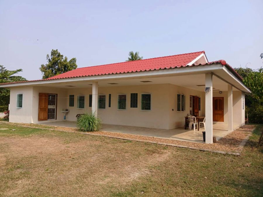 - ขายบ้านสวน 2 ไร่เศษ ไม่ไกลกรุงเทพ ติดถนน อยู่ในชุมชน ปลอดภัย พร้อม เพื่อการอยู่อาศัย หรือทำกิจการ