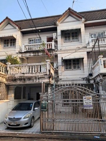 - ขายบ้าน อุดมสุข 51 ใกล้ 7-11 และตลาด เพียง 200 เมตร ถนนซอยกว้างมาก