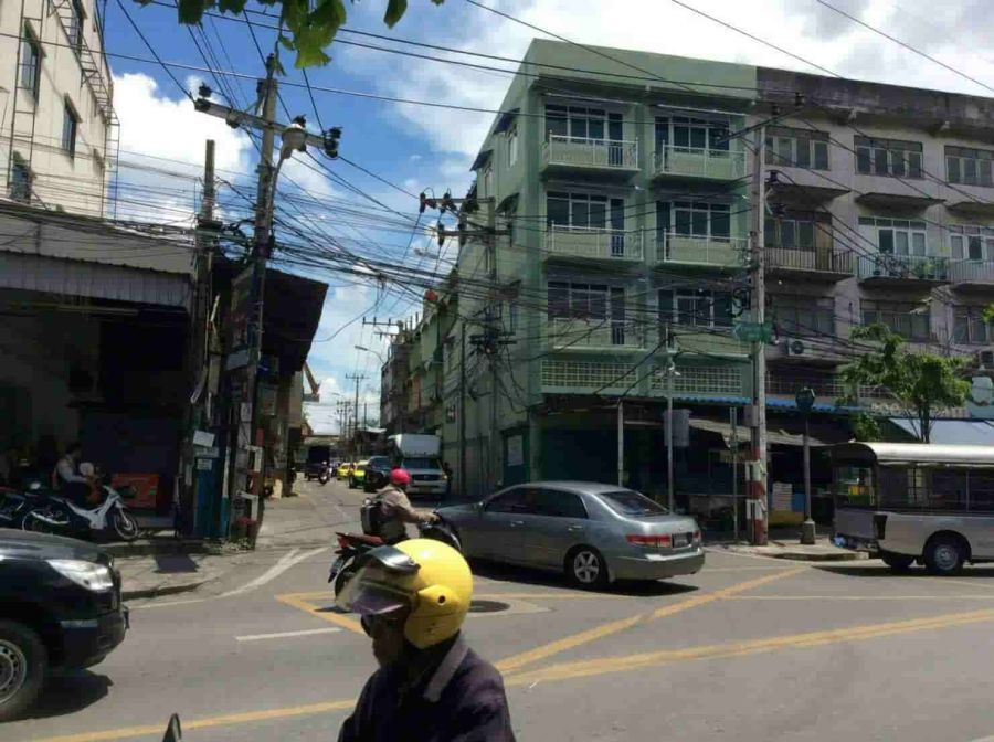 - ขายถูกมาก!! อาคารพาณิชย์ 4 ชั้น 2 คูหาตีทะลุทุกชั้น ทำเลทอง ปากซอยจอมทอง19 กทม. ใกล้บิ๊กซี รถไฟฟ้าฯ