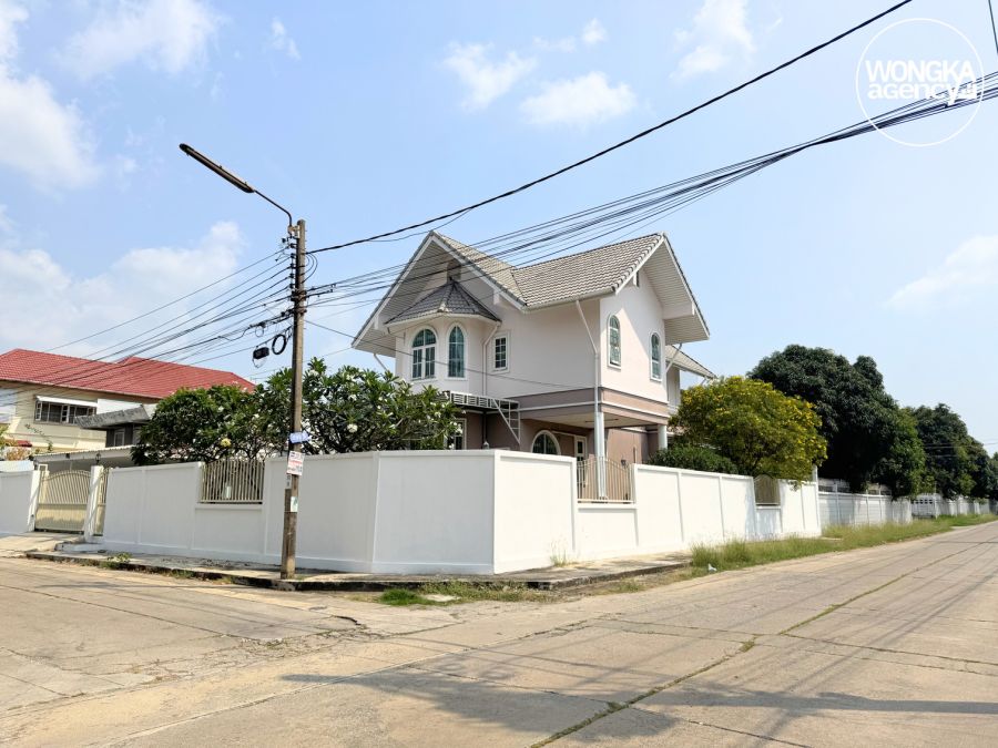 - ขายบ้านเดี่ยว ปุณณวิถี หมู่บ้านเมืองทอง 4 แปลงมุม ใกล้ BTS ปุณณวิถี สุขุมวิท 101 ขนาด 149 ตร.วา เงียบสงบ เป็นส่วนตัว เดินทางสะดวก