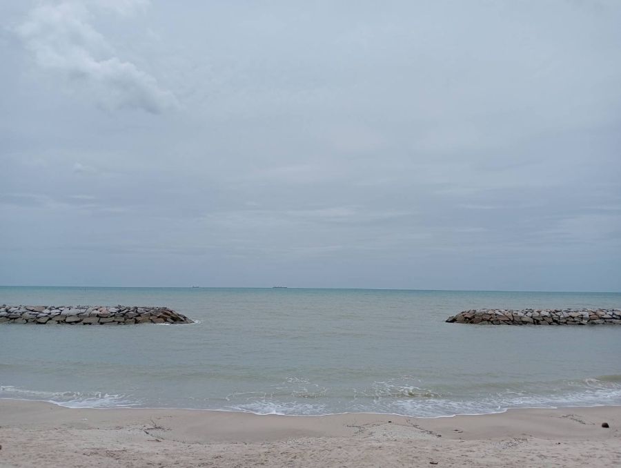 - ขายที่ดินติดทะเลชายหาดเมืองระยอง 38ไร่ วิวทะเลสวย ติดทะเลชายหาดแสงจันทร์