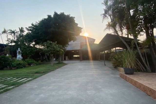 - ให้เช่าโกดัง บนที่ดิน 379 ตารางวา 525 ตารางเมตร คลอง 6 ทำเลรังสิต ปทุมธานี ใกล้มอเตอร์เวย์คลองหลวง