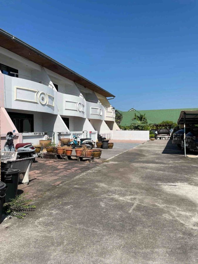 - ขายบ้านทาวน์เฮ้าส์ 2 ชั้น ซอยเนินพลับหวาน พัทยา พร้อมผู้เช่า เดือนละ 12,000 บาท #