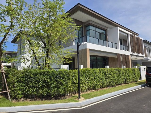 - เช่าบ้านหรูแปลงมุม Bangkok Boulevard บางนา กม.5 บ้านใหม่ 1 ปี เฟอร์ครบ ใกล้ รร.นานาชาติ ICS เพียง 500 ม