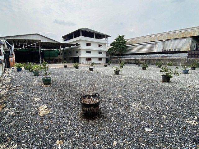 - ให้เช่าอาคาร 3 ชั้น 700 ตารางเมตร ที่ดิน 1 ไร่ บางนา กม.2 ซอยเยื้องเซ็นทรัลบางนา