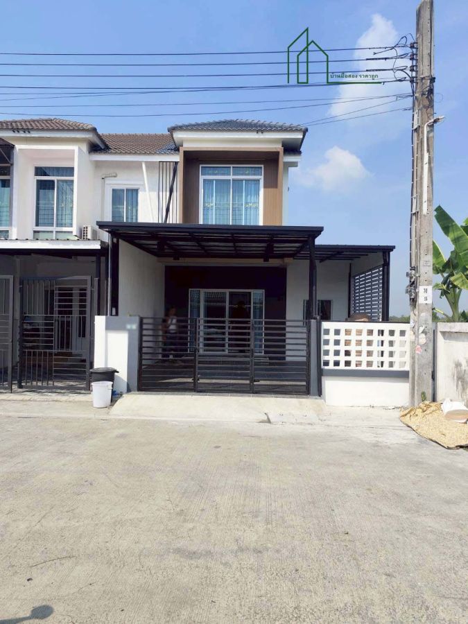 - ทาวน์เฮ้าส์ 2 ชั้น หมู่บ้านนันทวัน สกุลดี หนองจอก หลังมุม รีโนเวทใหม่ทั้งหลัง