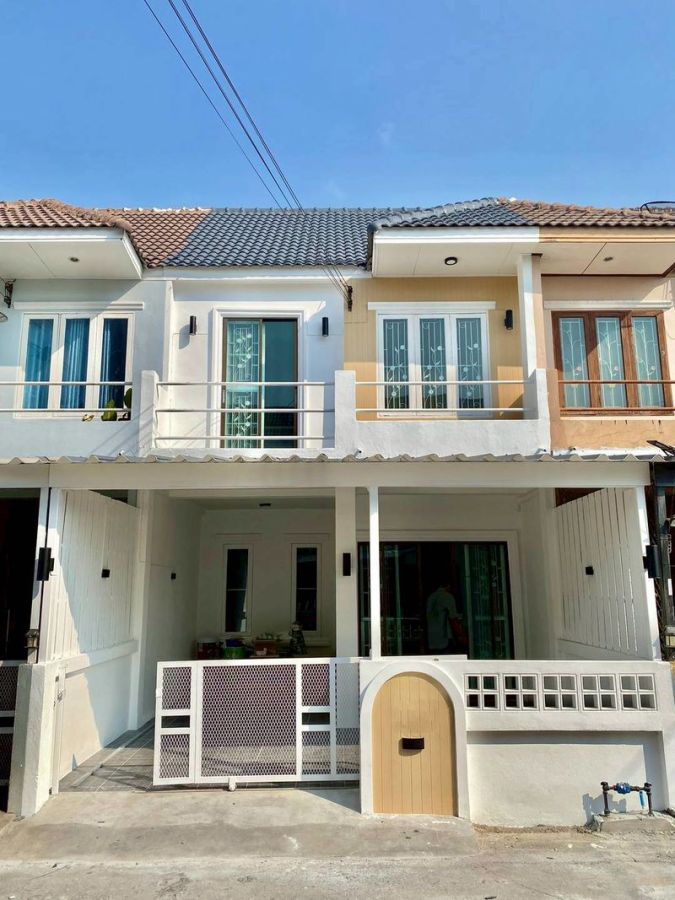 - ทาวน์โฮมมือสอง รีโนเวทใหม่ หมู่บ้านเพิ่มทรัพย์ บึง ศรีราชา ชลบุรี