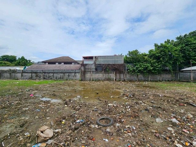 - ขายที่ดิน 323 ตร.ว.สุขุมวิท 105 ซอยลาซาล11 หน้ากว้าง 50 เมตร ลึก 26 เมตร