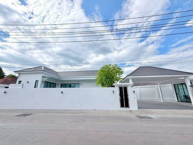 - ขายพูลวิลล่าหรู จอมเทียน พัทยา ใกล้หาด บ้านใหม่ สร้างเสร็จพร้อมโอน TP-H1858