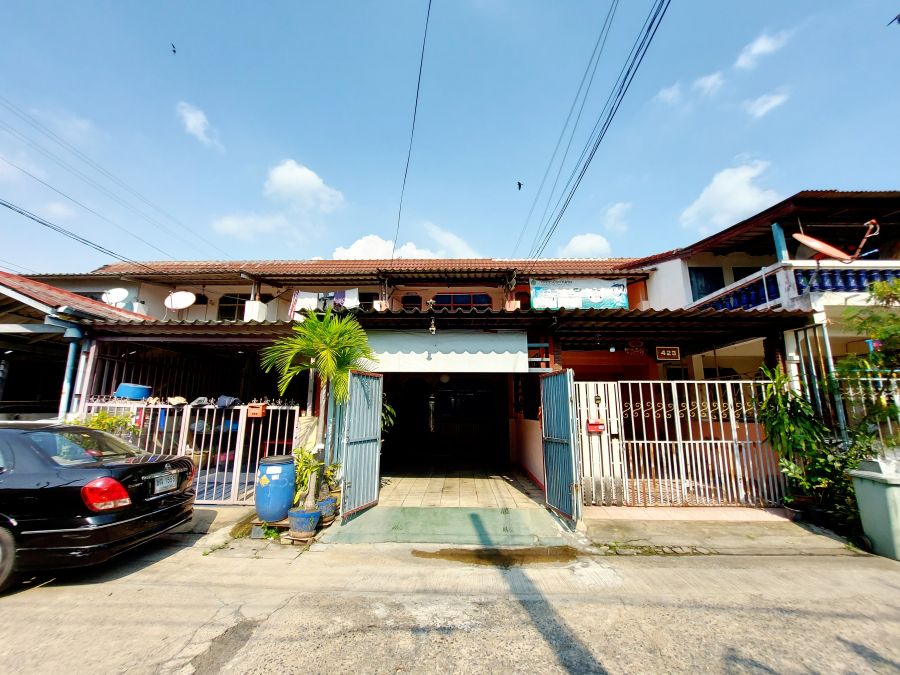 - ขาย ทาวน์เฮ้าส์ พระปิ่น 2 บรมราชชนนี 70 ทำเลดี เดินทางสะดวก ขนาด 22 ตร.ว.