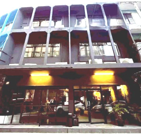 - ให้เช่าอาคารพาณิชย์ 2คูหาติดกัน3 ชั้น ใกล้ MRTลาดพร้าว ใช้สอย 350 ตรมเพดานสูง 3.5 เมตรหน้ากว้าง 9 เมตรให้เช่าเป็นอาคารเปล่า