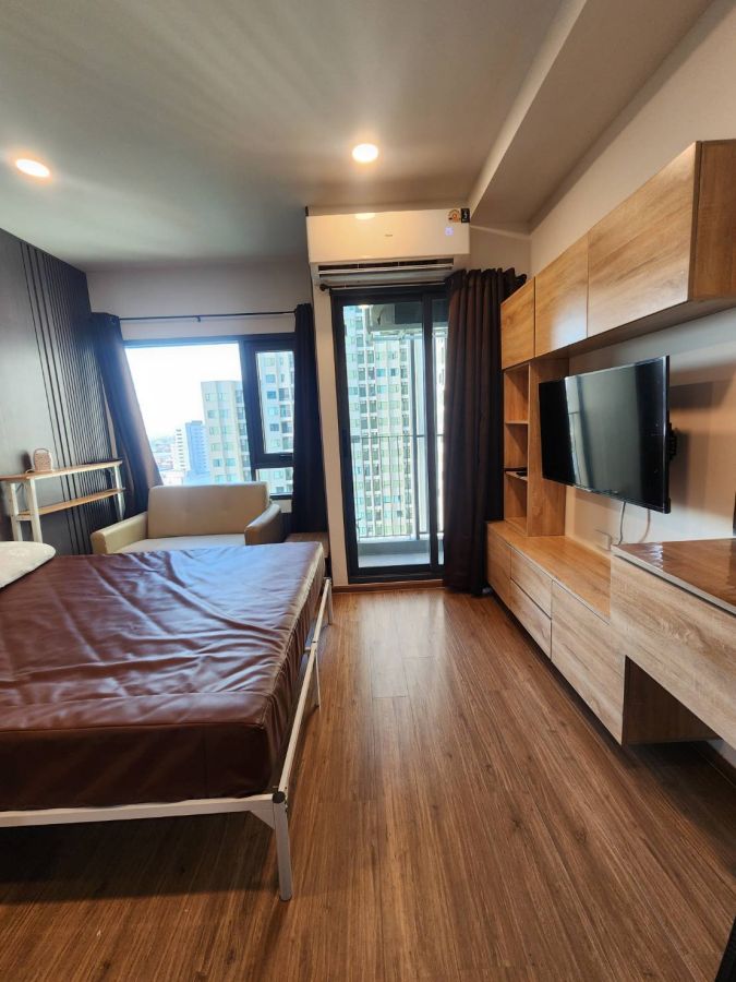 - ให้เช่า คอนโด โครงการ เดอะ ลิฟวิ่น รามคำแหง ชั้นสูงวิวสวย เฟอร์นิเจอร์ครบ ใกล้สถานีรถไฟฟ้า ราคา 10,000 บาท/เดือน