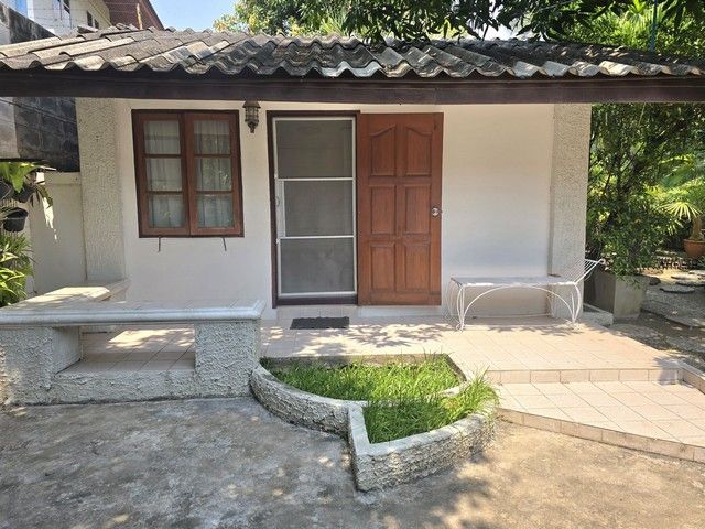 - บ้านเดี่ยวชั้นเดียวให้เช่า ทำเลย่านเอกมัย BTSเพียง200เมตร