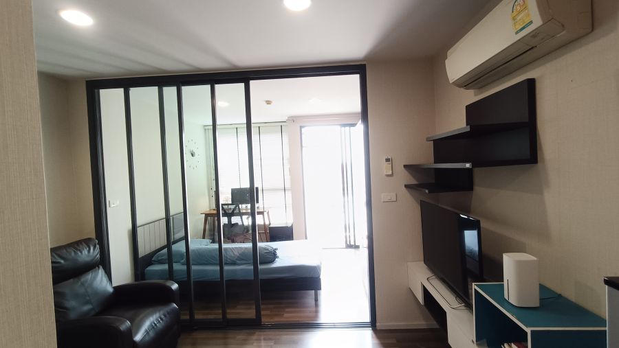 - ขาย Living Nest รามคำแหง 25 ตรม. อยู่เอง สภาพดีมาก ใกล้เดอะมอลล์บางกะปิ และ MRT 2 สาย ต่อรองได้