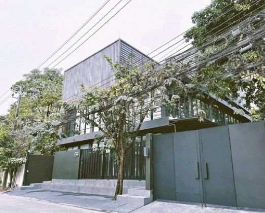 - ให้เช่าอาคารสำนักงาน 2 หลัง สไตล์ loft 3 ชั้น ซอยรัชดาภิเษก 32 / แอร์ทั้งอาคาร /เหมาะเป็นสำนักงาน , Studio , IT Office , ธุรกิจ Online