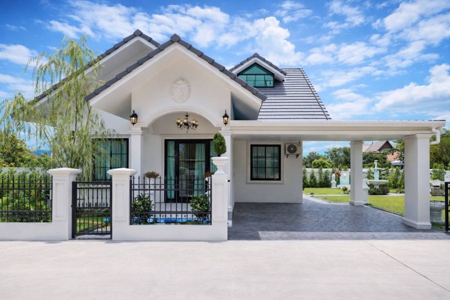 - ขายบ้านเดี่ยว 1 ชั้นสไตล์อังกฤษ ชาคริราห์วิลล์ ทำเลดี เดินทางสะดวก ใกล้แกรนด์แคนยอน เชียงใหม่