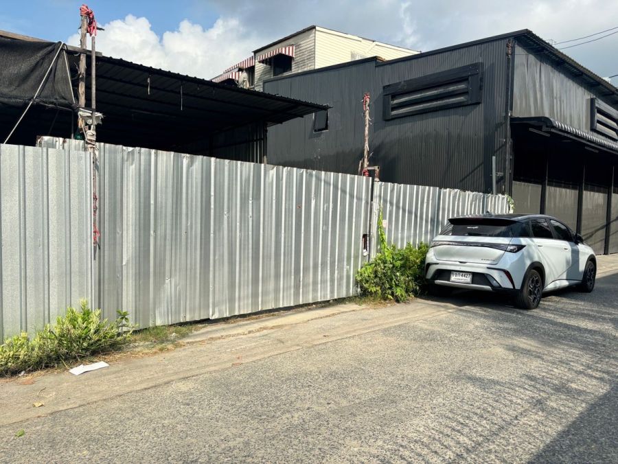 - ขายให้เช่า ที่ดินสตรีวิทยา 2 ซอย 11 เข้าจากปากซอย 20 เมตร 105 ตรว กว้าง 16 ม ลึก 26 ม