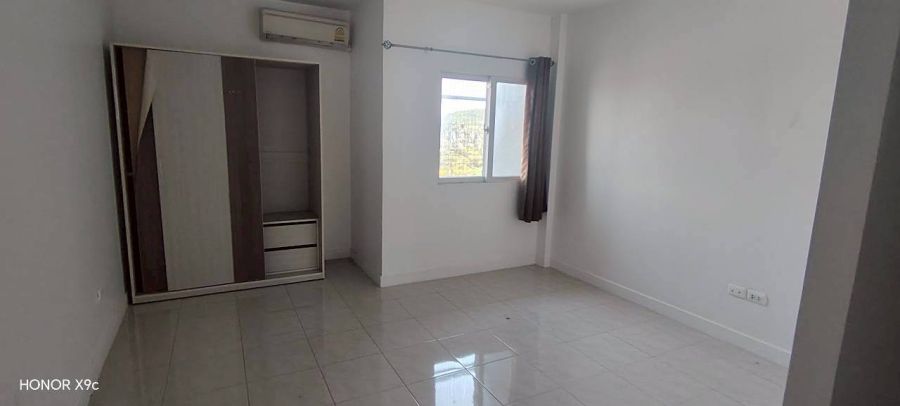 - ขาย 2.85 ล้าน อาคารพาณิชย์ 3.5 ชั้น ม.วิลล่า คุณาลัย ซ.วัดลาดปลาดุก ขนาด 17.3 ตร.ว