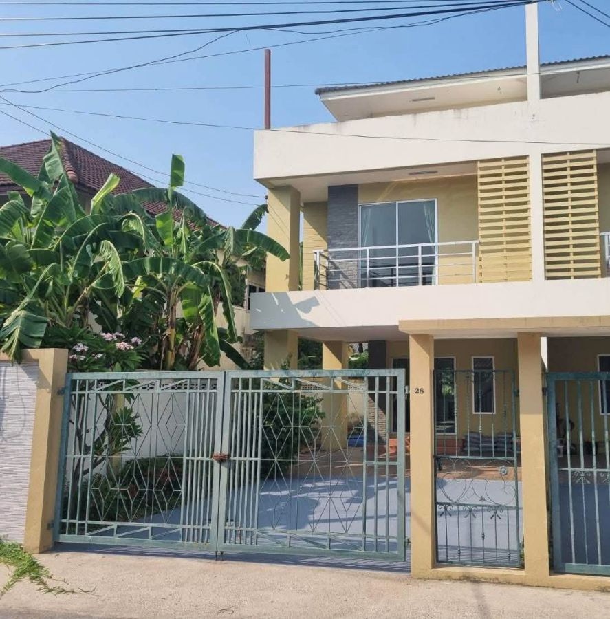 - ให้เช่า บ้านแฝด 3 ชั้น บ้านพึ่งสร้าง ซอย กรุงเทพกรีฑาซอย 8 แยก 2 เฟอร์นิเจอร์ครบ พร้อมอยู่ ราคา 20,000 บาท/เดือน