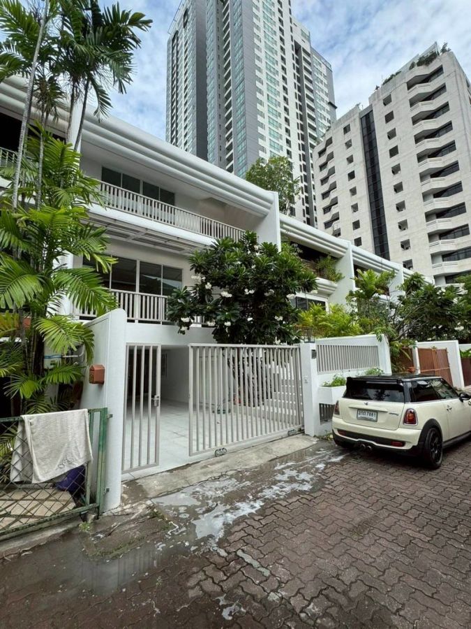 - ขายบ้าน สุขุมวิท 31 แยก 2 ตกแต่งใหม่ เนื้อที่ 46 ตารางวา