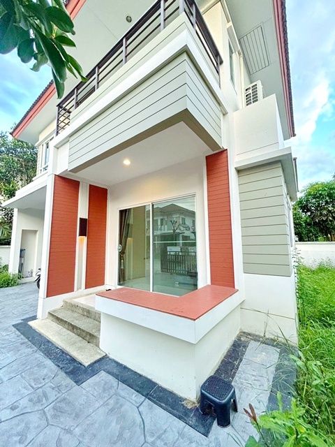 - พรอมานาด MRT คู้บอน 2 กม.ฟังก์ชั่น 3 นอน 2 น้ำ แฟชั่นไอส์แลนด์ 900 ม. 54 ตร.วา. 216 ตร.ม.บ้านเดี่ยว 2 ชั้น พร้อมเฟอร์ฯ ทำเลรามอินทรา