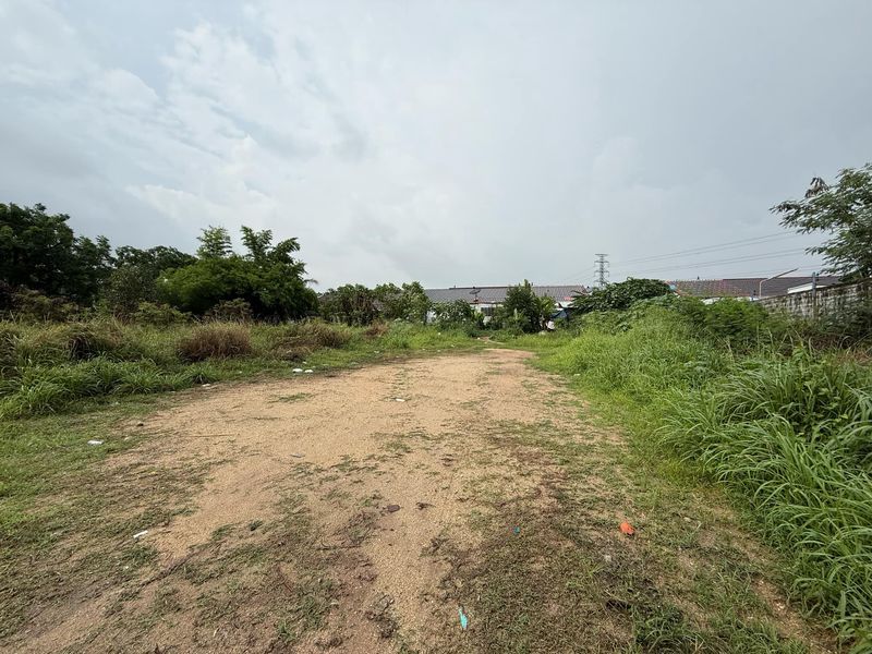 - ขายที่ดินเปล่า ทำเลศักยภาพ อ่าวอุดม ศรีราชา เหมาะทำอพาร์ทเม้นท์