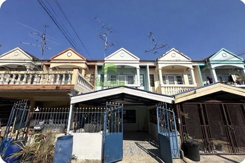 - หมู่บ้าน พิริยะทาวน์ บางกรวย ขายด่วน ทาวน์เฮ้าส์ 2 ชั้น เนื้อที่ 16.50 ตร.ว เดินทางสะดวก ต่อเติมครบ พร้อมอยู่