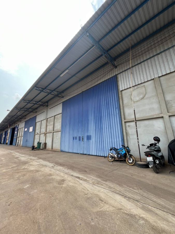 - เช่าโกดังถนนเลี่ยงเมืองพิษณุโลก 1000 ตารางเมตร อำเภอเมือง จังหวัดพิษณุโลก