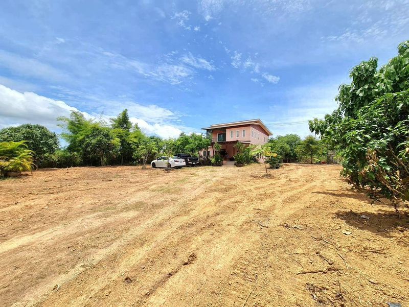 - ที่ดินพร้อมสิ่งปลูกสร้าง ชากแง้ว ห้วยใหญ่ พัทยา บางละมุง ชลบุรี