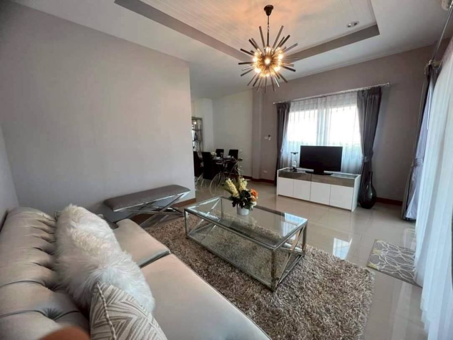 - ขายทาวน์เฮ้าส์สร้างใหม่ 2 ชั้น 22.50 ตารางวา บ้านโชติกาทาวน์โฮม ซ.เทศบาล3 ถ.ศุขประยูร อ.พานทอง ชลบุรี