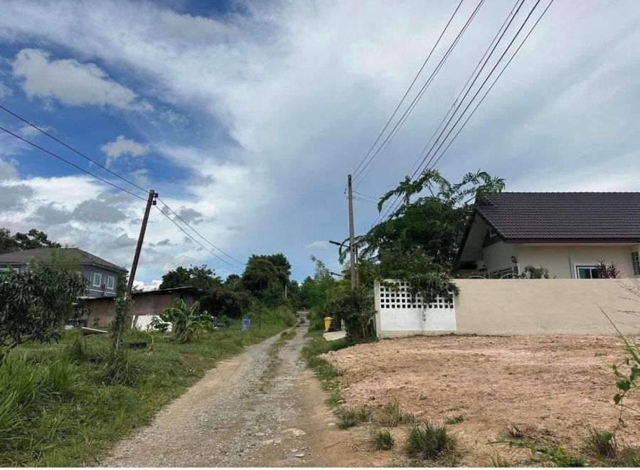 - ขายที่ดินหนองปรือ พัทยาถมแล้ว 80 ตรว. อ.บางละมุง จ.ชลบุรี