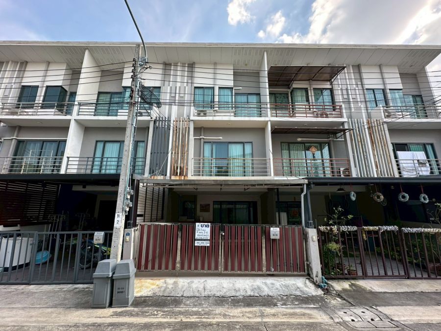 - J GRAND สาทรกัลปพฤกษ์ หน้าบ้านไม่ชนใคร ใกล้รถไฟฟ้า MRT สายสีน้ำเงิน