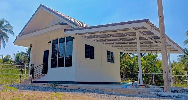 - ขายบ้านเดี่ยวสไตล์มินิมอลท่ามกลางสวนมะพร้าวและแหล่งท่องเที่ยวทางน้ำทำเลตัวเมือง บ้านแพ้ว สมุทรสาคร ZW652