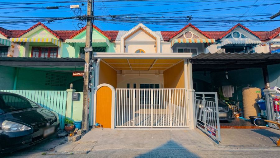 - ขายทาวน์เฮาส์ 2 ชั้น หมู่บ้านร่มทิพย์ มีนบุรี หทัยราษฎร์ 33 เนื้อที่ 16 ตรว. 2ห้องนอน 2ห้องน้ำ