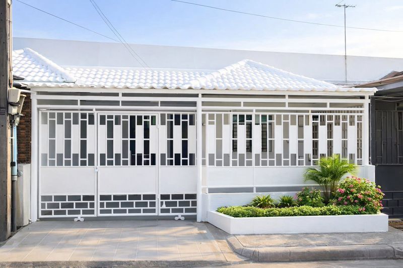 - ทาวน์โฮมพร้อมอยู่ มบ.ปาร์คฮิลล์ 1 หนองเกตุน้อย บางละมุง ชลบุรี