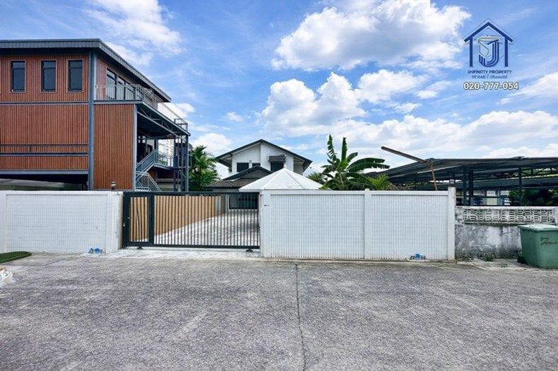 - บ้านเดี่ยว 2ชั้น 78 ตารางวา ซอยปรีดีพนมยงค์ 21 สุขุมวิท 71 ใกล้BTS พระโขนง เอกมัย