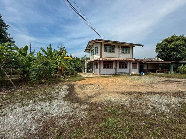 - ขายที่ดิน พร้อมบ้าน ฝั่งทะเล ศรีราชา ใกล้ รพ.สมเด็จ กลางเมืองศรีราชา TP-L1869